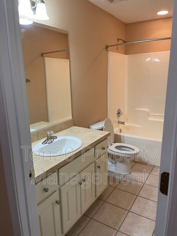 Building Photo - 817 Baycreek Ct