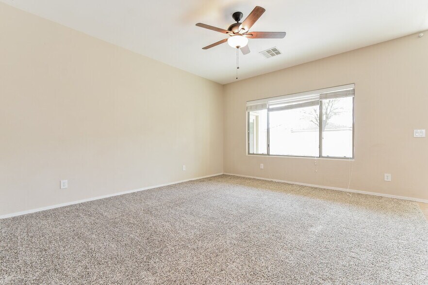 Building Photo - 15629 W MacKenzie Dr