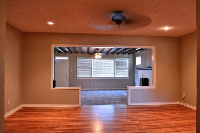 Building Photo - 3213 26th St