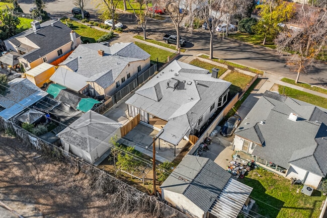 Building Photo - 1667 Valencia Ave