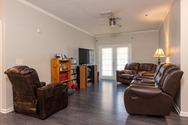 Building Photo - 800 Vista Lake Dr