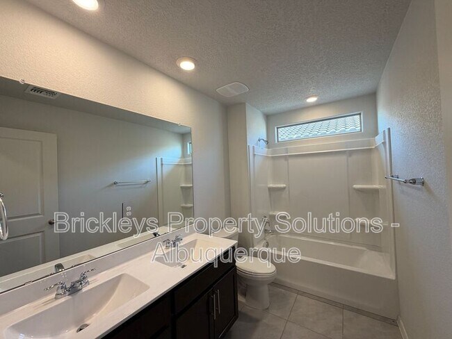 Building Photo - 6118 Chicago Dr SE