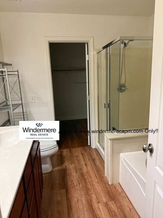 Building Photo - Hampton Village Beauty, A Very Desired Floor Plan!