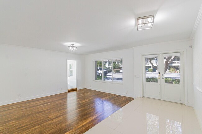 Building Photo - 2810 NE 60th St