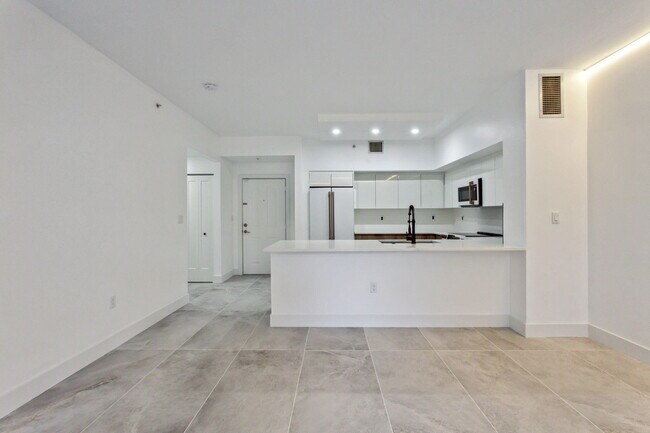 Building Photo - 250 NE 3rd Ave