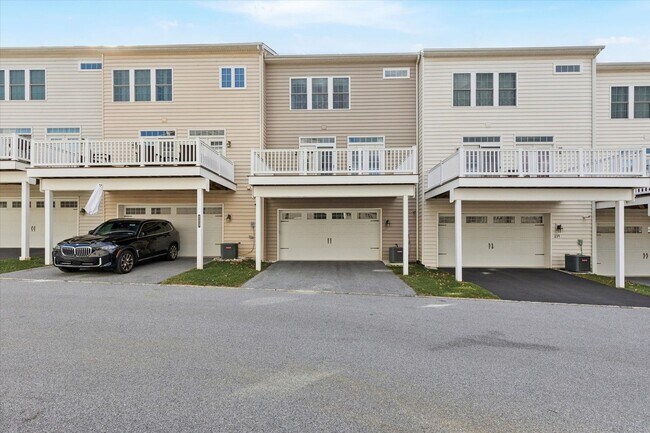 Building Photo - Available Now – Luxury 3 Bedroom, 2.5 Bath...