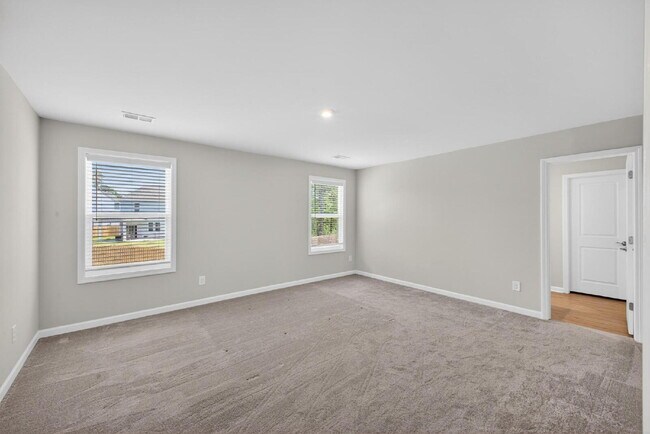 Building Photo - Like-New Harlem Home!
