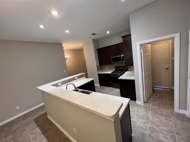 Building Photo - 922 Fulbourne Dr