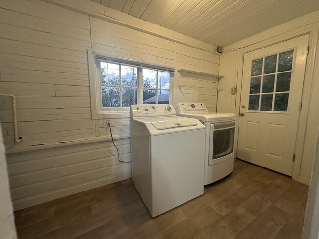 Building Photo - 7951 Maple Ave SE