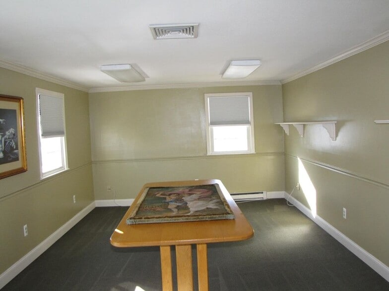 Building Photo - 1100 Valley