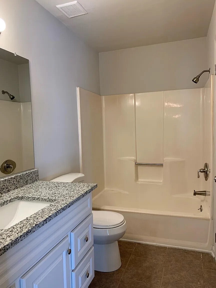 Building Photo - 104 Susan Dr