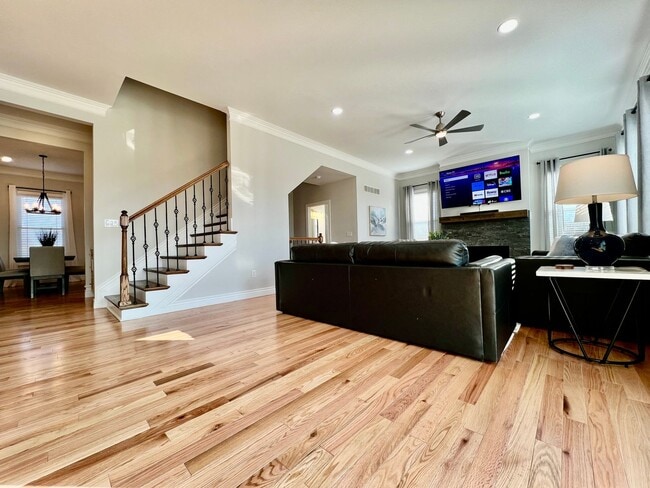 Building Photo - Luxury Home Incredible master suite Liberty Twp OH