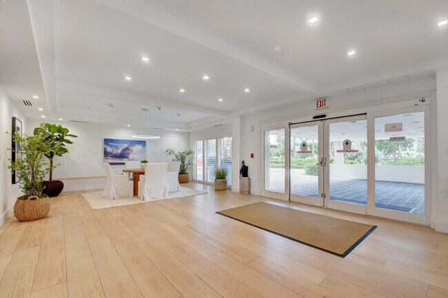 Building Photo - 2066 N Ocean Blvd