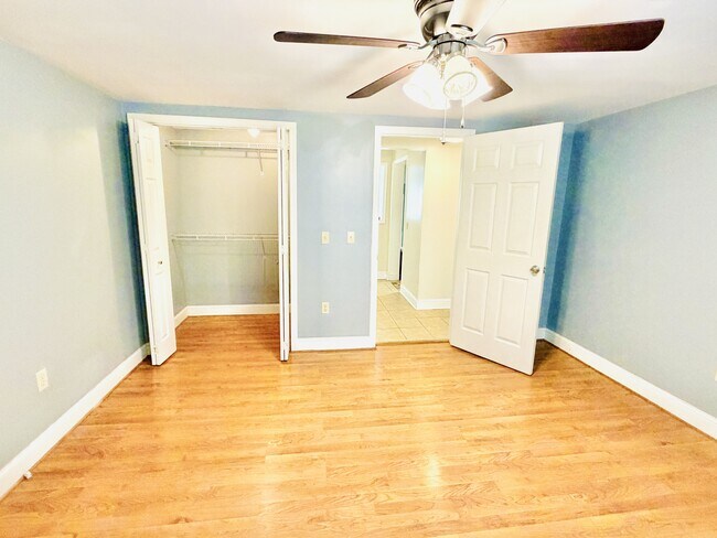 Building Photo - 715 Holland Ave