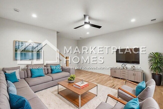 Building Photo - 1034 E Trinity Ln