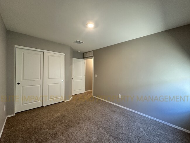 Building Photo - 5992 S Antrim Loop