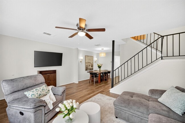 Building Photo - 6975 Chasewood Dr