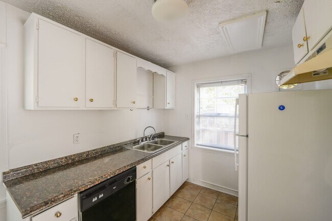 Building Photo - 2 br, 1 bath House - 127 S. ARBOR PARK