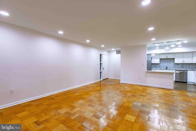 Building Photo - 1 Stonehenge Cir
