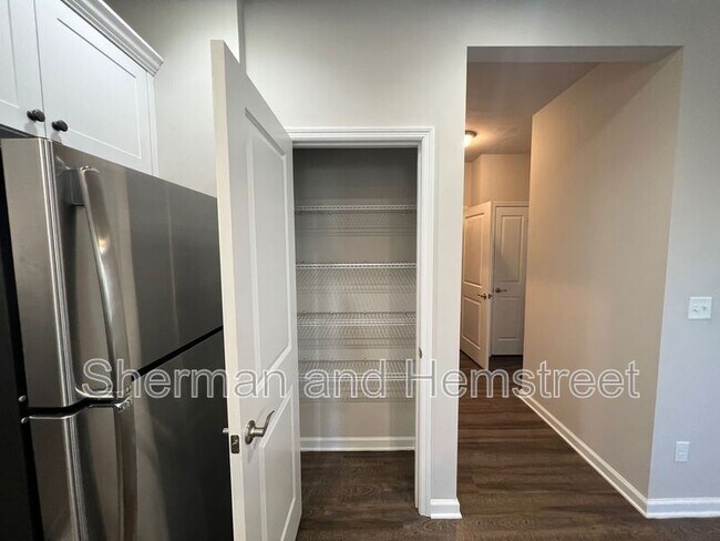 Building Photo - 734 Tarvin Cir