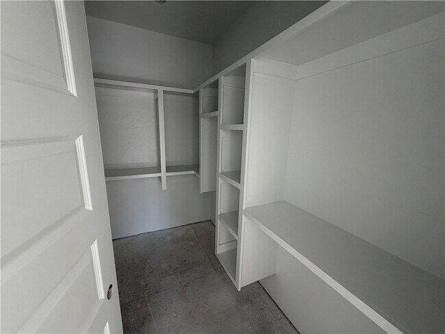 Building Photo - 906 N Sang Ave