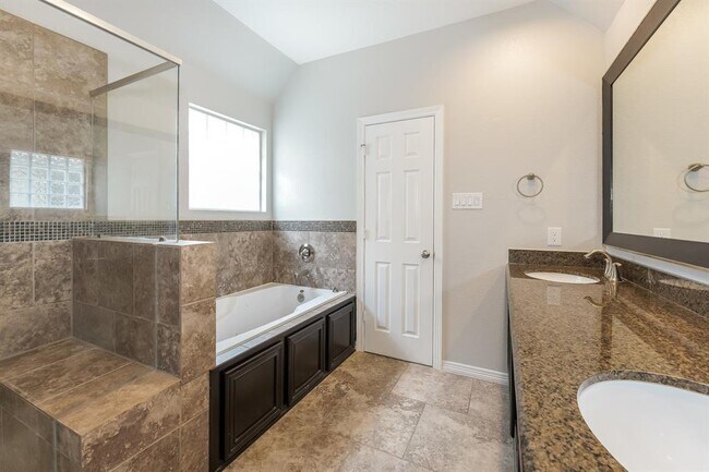 Building Photo - 9930 Spring Shadows Park Cir