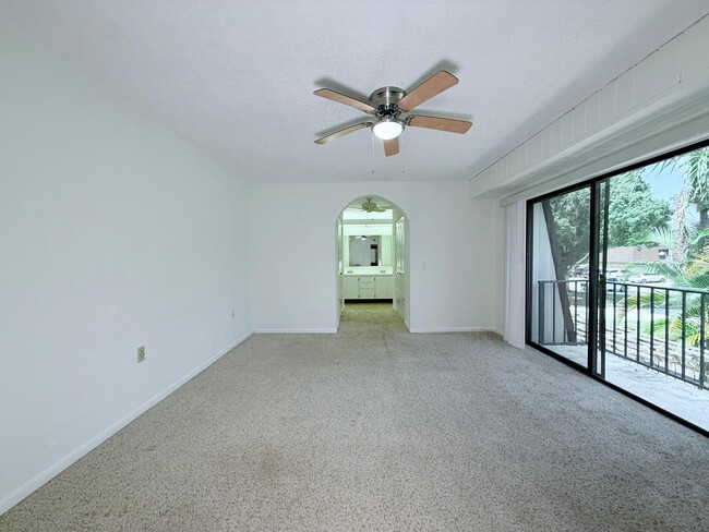 Building Photo - 710 7th Ln