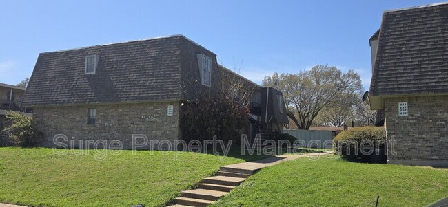 Building Photo - 227 Vista Way