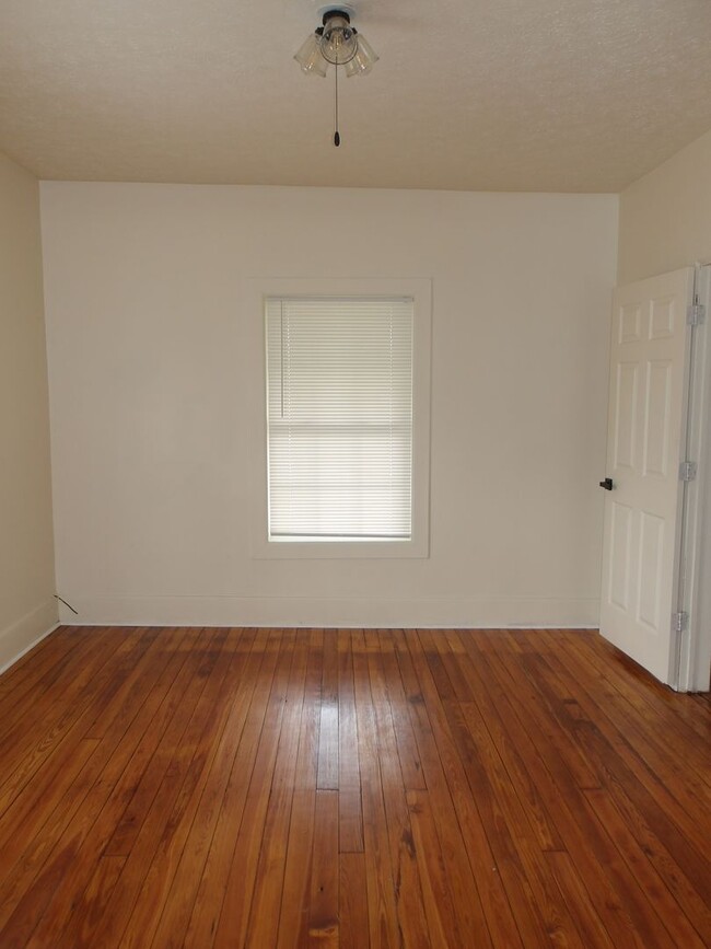 Building Photo - Remodeled 3BR/1BA House off of Taylor Blvd.