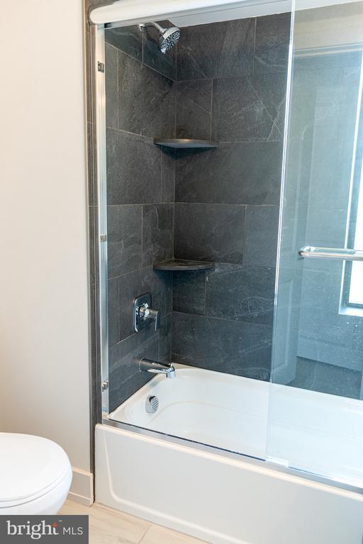 Building Photo - 37 Oakland St