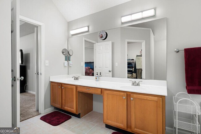 Building Photo - 821 Soaring Dr NE