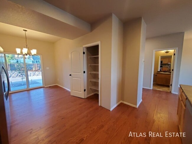 Building Photo - 708 Finch Dr