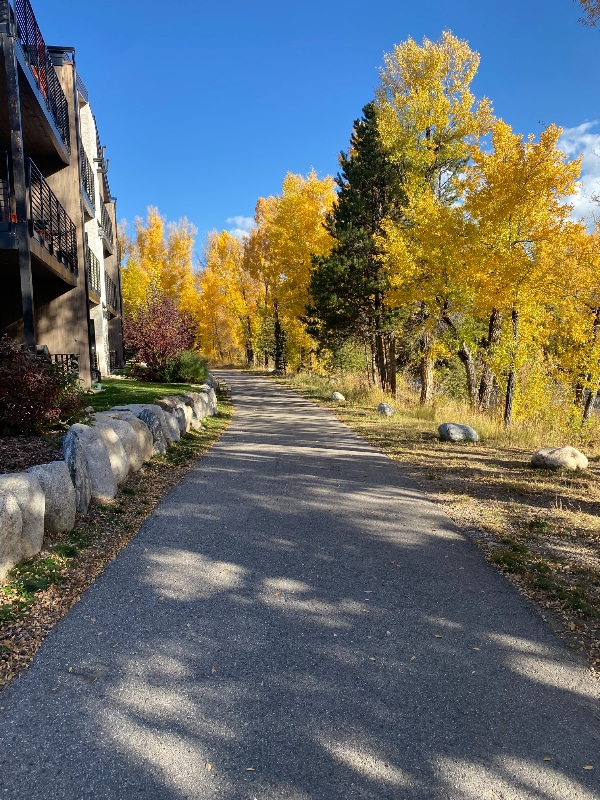 Building Photo - 722 Blue River Pkwy