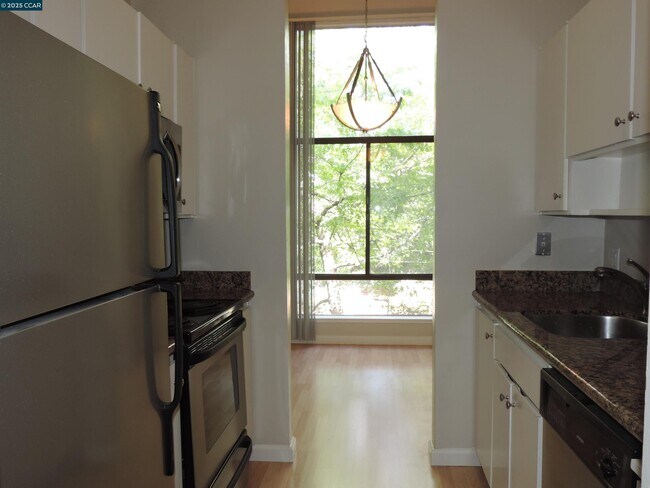 Building Photo - 310 N Civic Dr