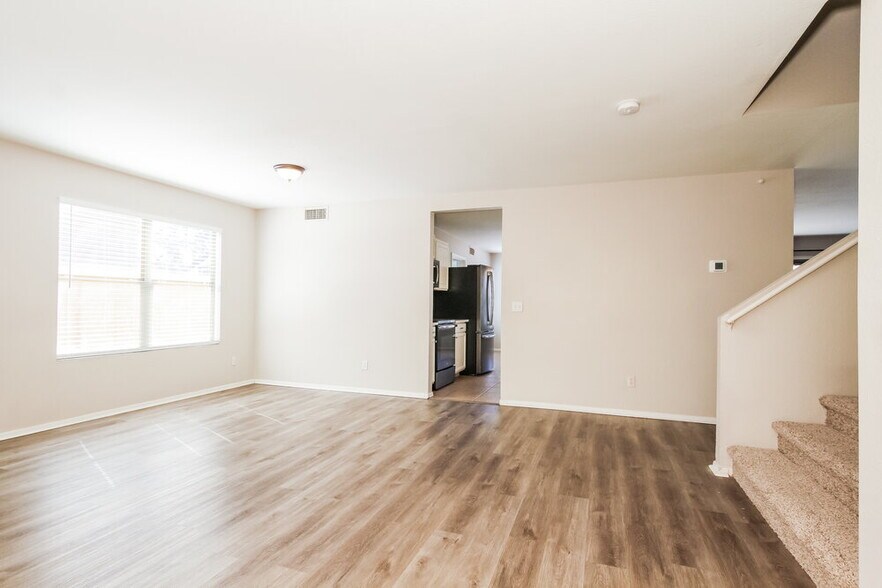 Building Photo - 4614 N 92nd Ln