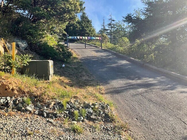 Building Photo - Stunning 2 bed/1 bath Ground Floor with utilities included!