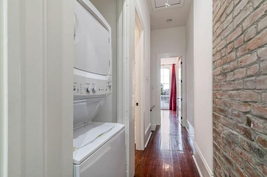 Building Photo - 1523 Carondelet St