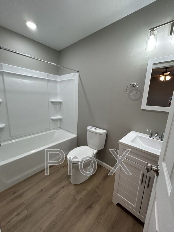 Building Photo - 716 Columbus St