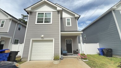 Building Photo - Modern 4-Bedroom Virginia Beach Home Near Town Center!