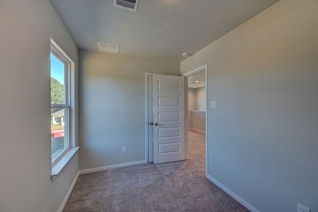 Building Photo - 11857 E Gate Dr