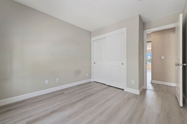 Building Photo - 562 Lambert Terrace