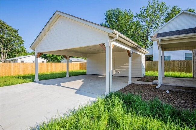 Building Photo - 717 N Mt Olive St