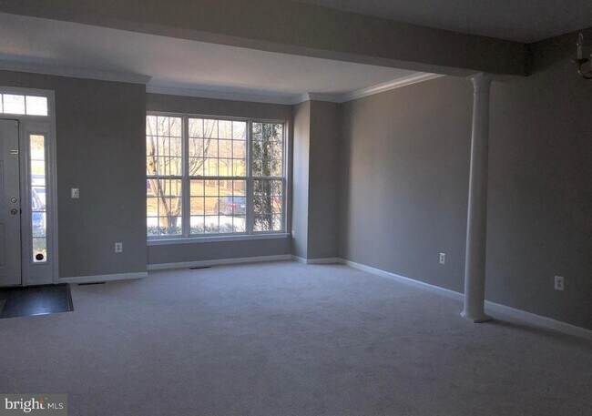 Building Photo - 2925 Rotterdam Loop