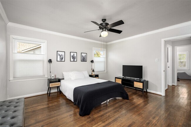 Building Photo - 208 W 34th St