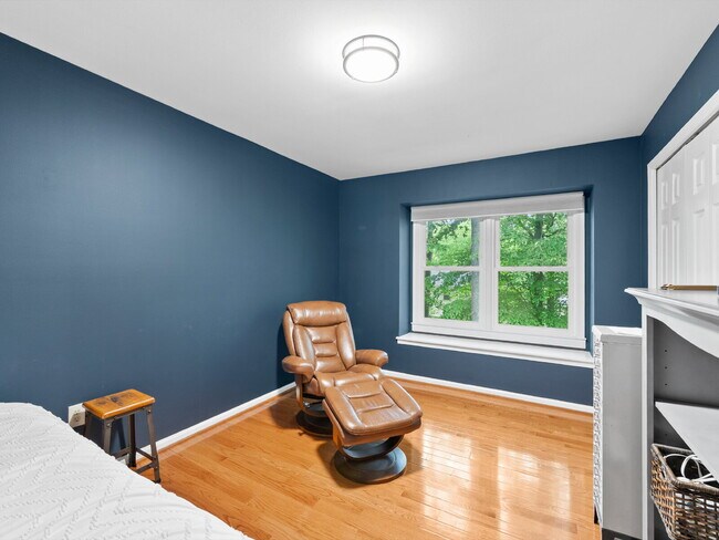 Building Photo - "Spacious 4-Bed Oasis with Scenic Views an...