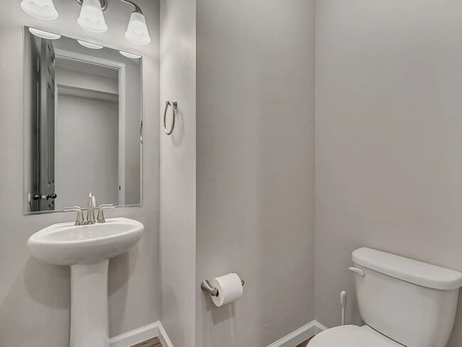 Building Photo - 3 Bedroom 2.5 Bathroom Home in Lehi!