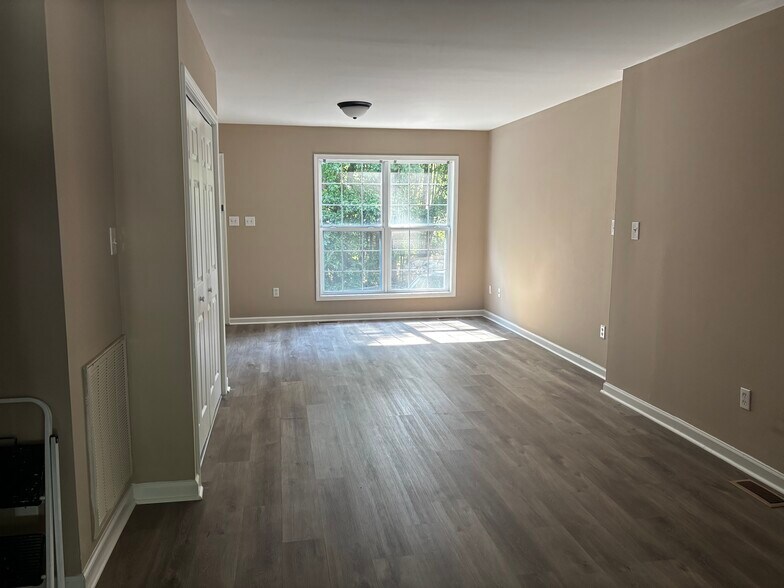 Building Photo - 8517 Kangaroo Ct