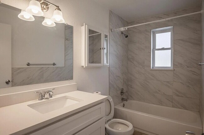 Building Photo - Charming duplex in Platt Park for rent