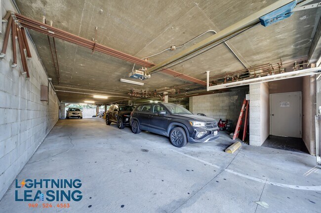 Building Photo - 15132 Magnolia Blvd