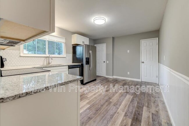 Building Photo - 1225 Thrush Ln